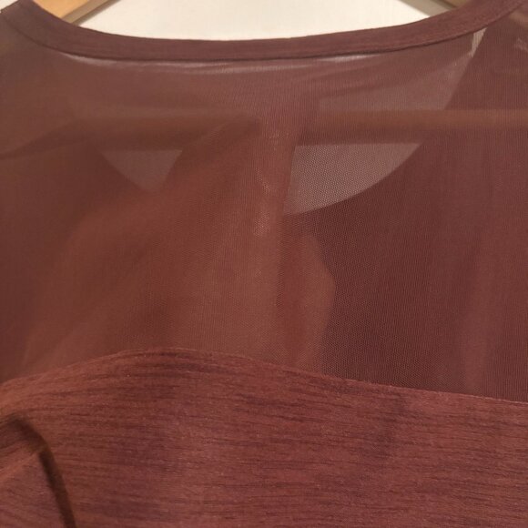 Old Navy Active Breathe on Loose Mesh Go Dry workout cropped top SZ: Large - Picture 8 of 10